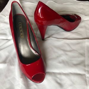 Red patent leather peep toe pumps